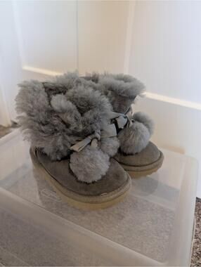 Grey UGGs Pom Pom Gita Boots Toddler Size 8c